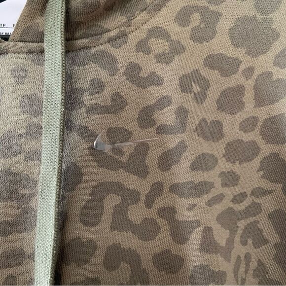 NIKE Women’s Get Fit Pullover Green Leopard Cropped Training Hoodie Size XS - Picture 4 of 14